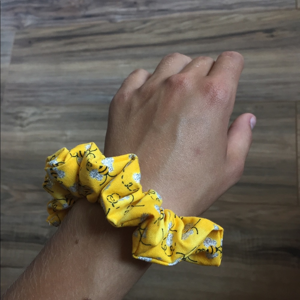 HOMEMADE honey bee sparkly scrunchie